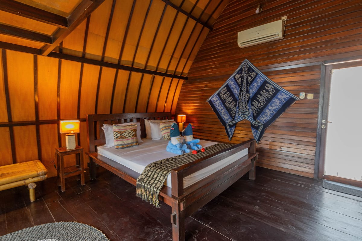 Deluxe bungalow, 1 kingsize bed (Lumbung) | 1 slaapkamer, beddengoed