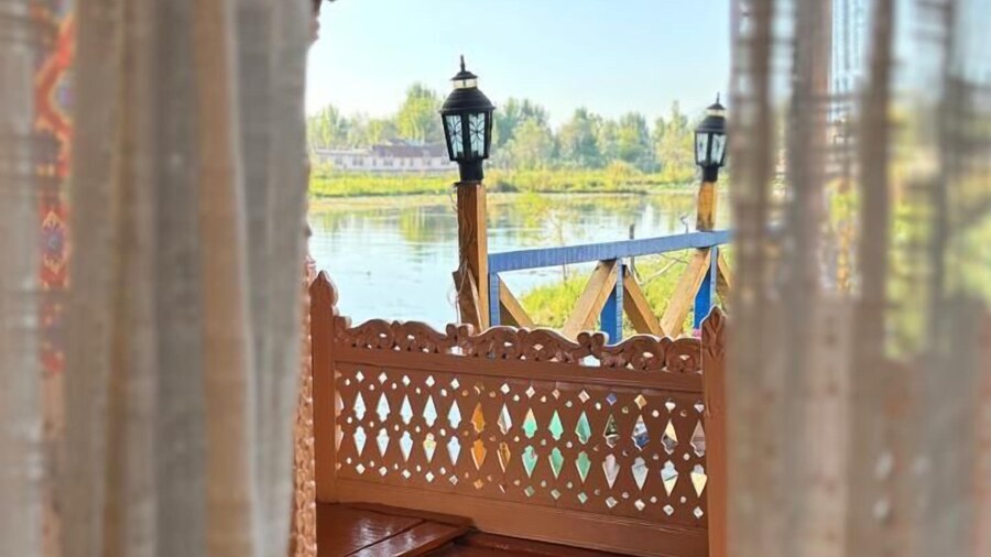 Golden Hopes Group of Houseboats