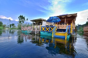 Front of property - Golden Hopes Group of Houseboats (Srinagar)