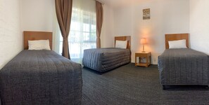 Family 2 Bedroom | Desk, iron/ironing board, free WiFi, bed sheets - Swaggers Motor Inn (Yass)