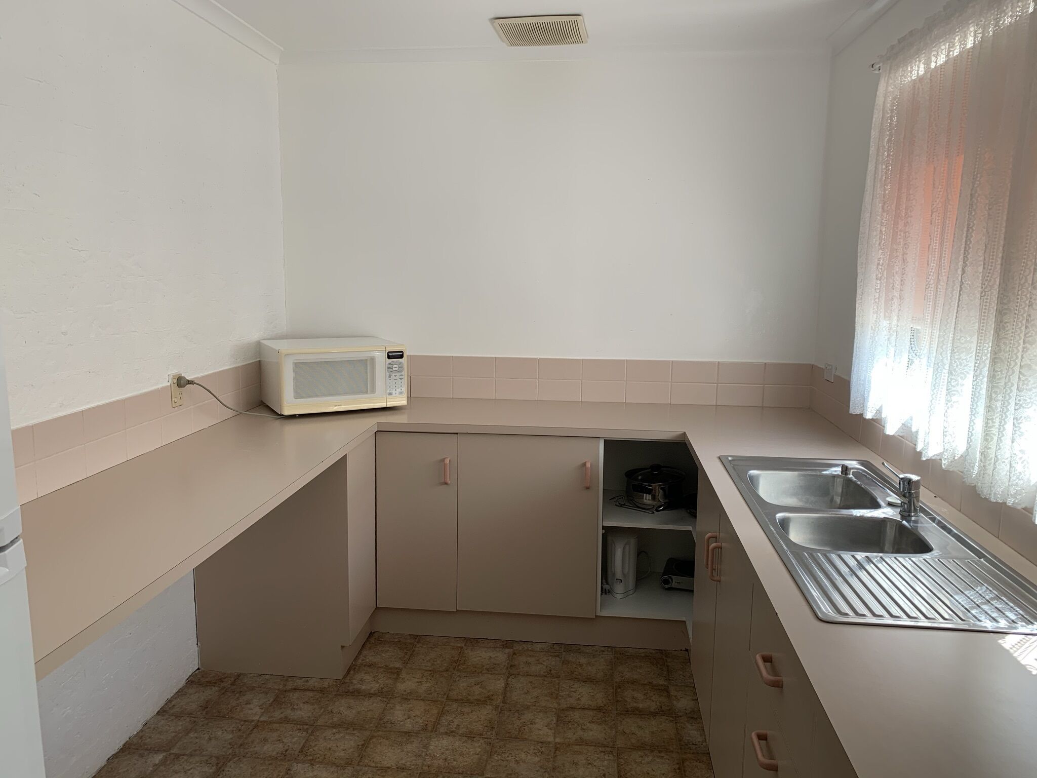 2 Bedroom Apartment | Desk, iron/ironing board, free WiFi, bed sheets