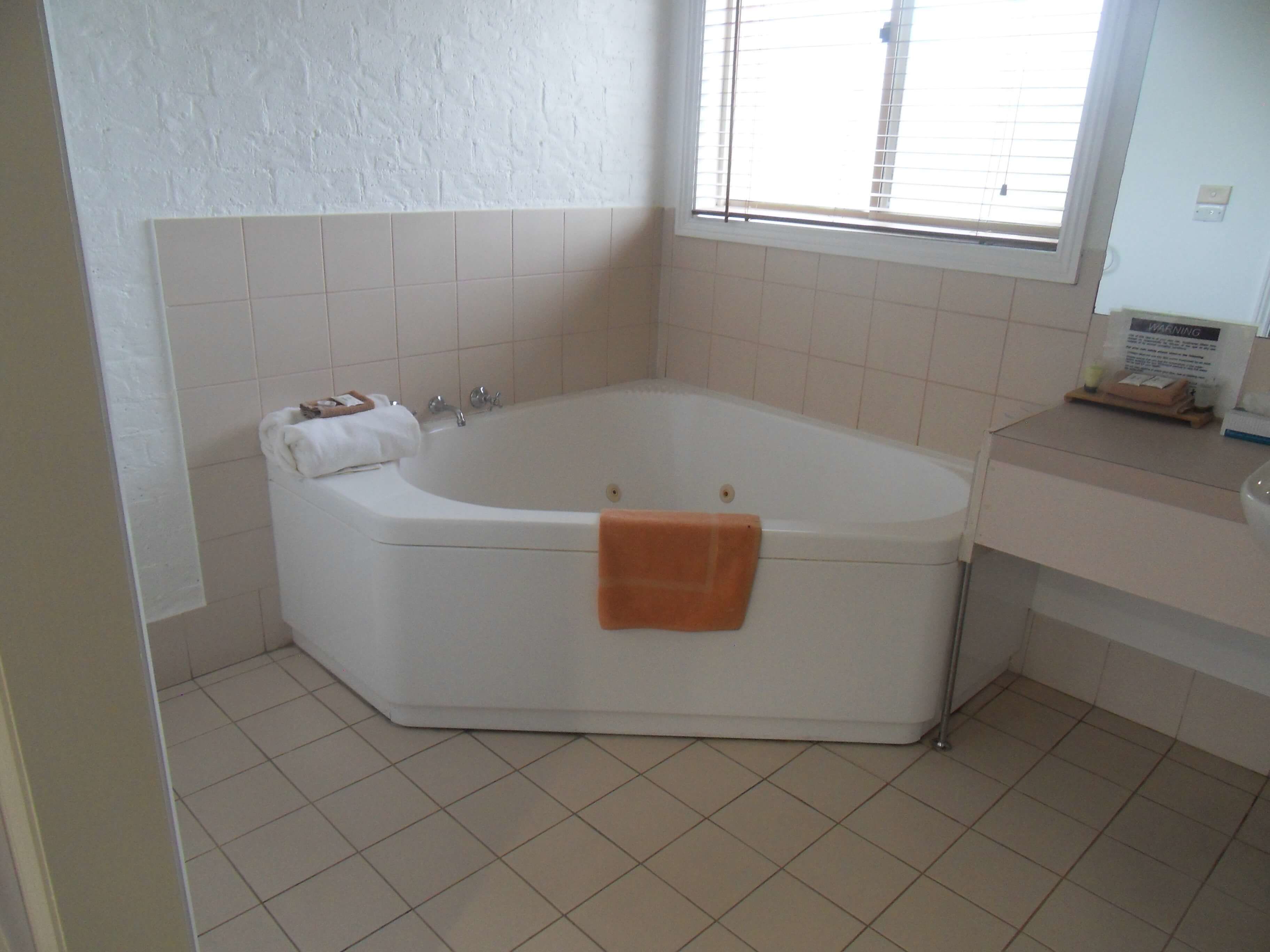 Quarto (King Bedroom with Spa Bath) | Banheira de hidromassagem particular
