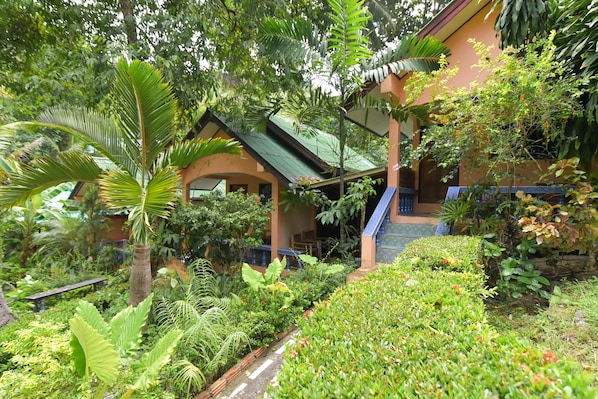 Property grounds - Anawin Bungalows (Krabi)