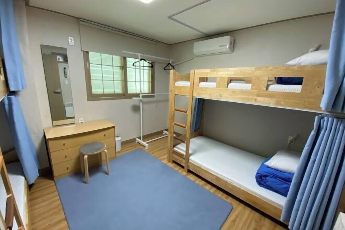 Premium bedding, soundproofing, iron/ironing board, free WiFi
