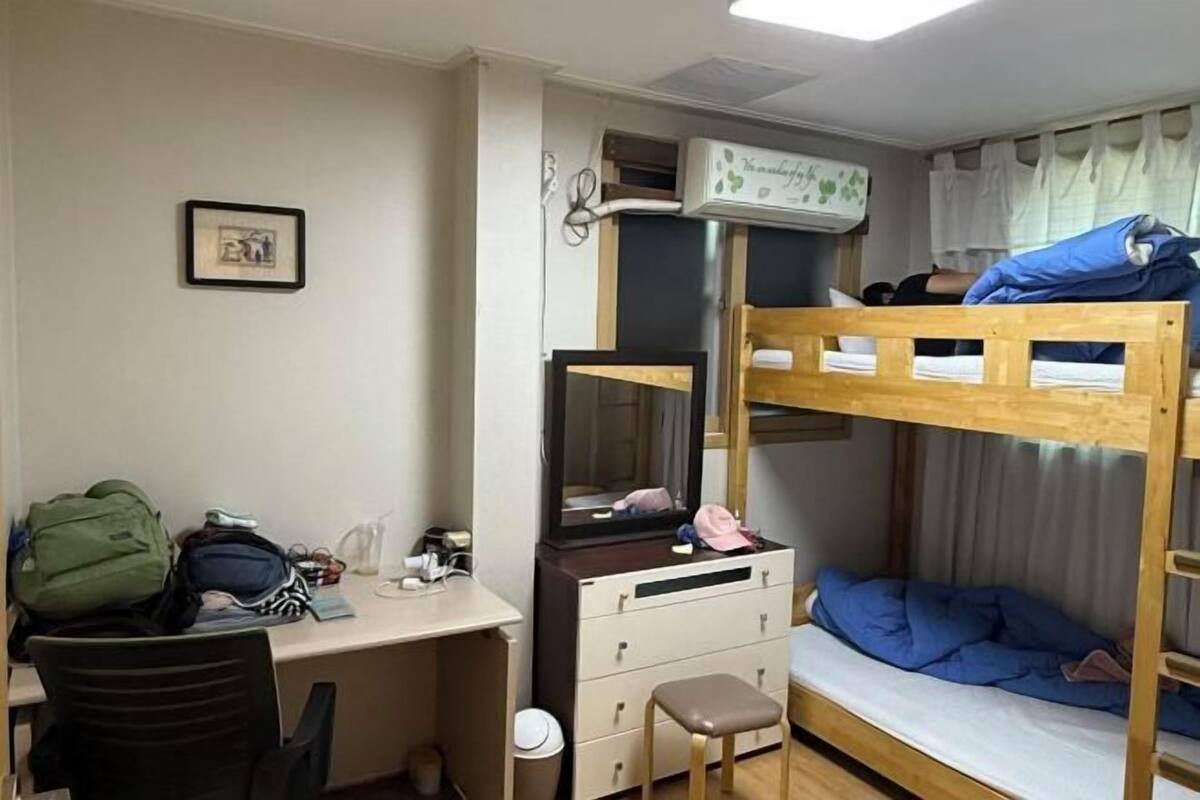 Premium bedding, soundproofing, iron/ironing board, free WiFi