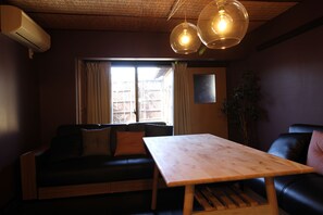 一棟貸し | リビングルーム | 薄型テレビ