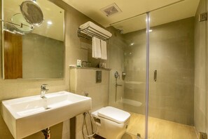Bathroom - Quality Inn Ramachandra (Visakhapatnam)