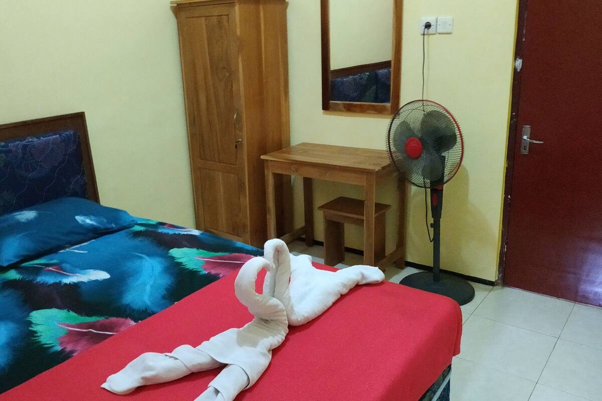 Economy Room