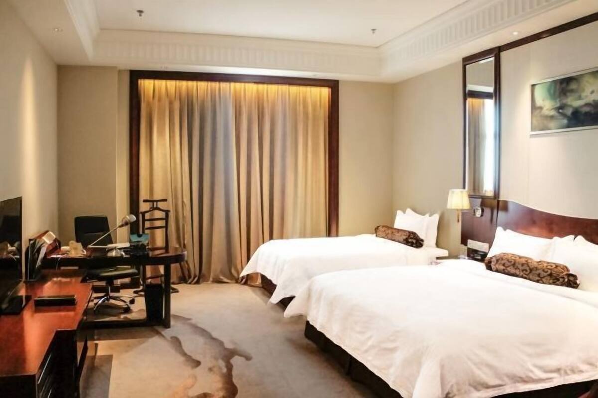 Minibar, in-room safe, desk, blackout curtains