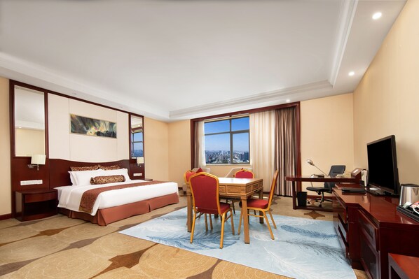 Junior Suite | Minibar, in-room safe, desk, blackout drapes - Longqi Jianguo Hotel (Suzhou)