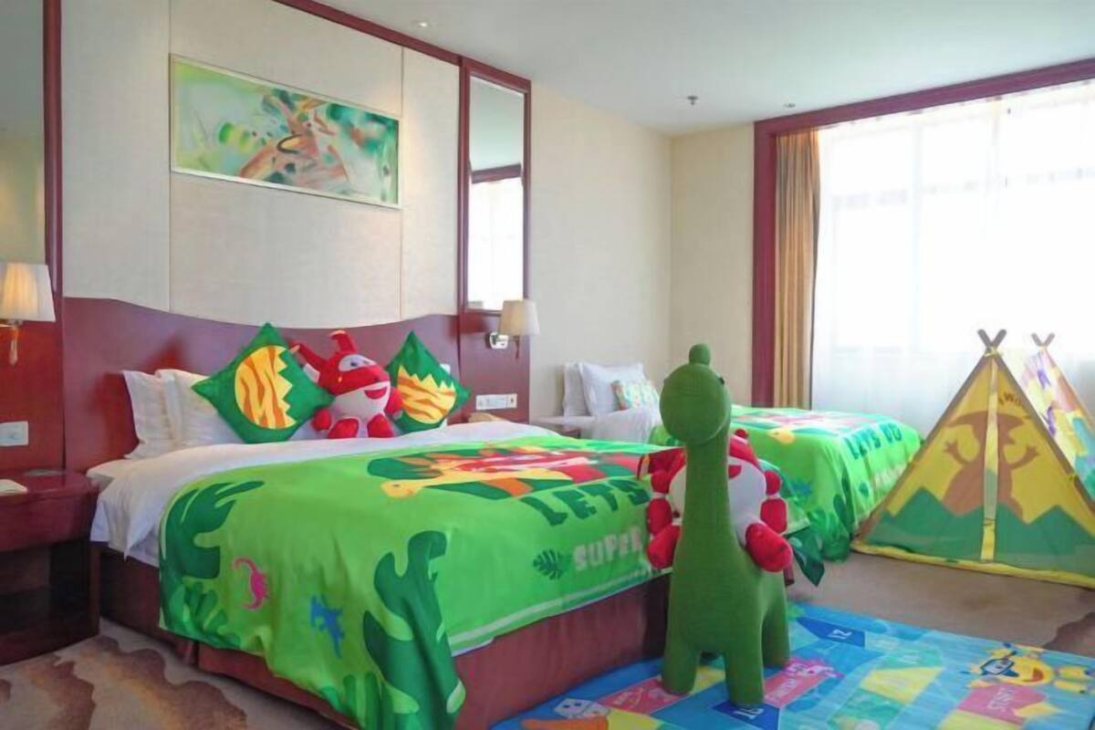 Minibar, in-room safe, desk, blackout curtains