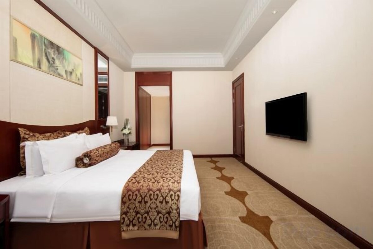 Minibar, in-room safe, desk, blackout curtains