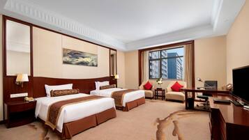 Luxury Twin Room | Minibar, in-room safe, desk, blackout drapes