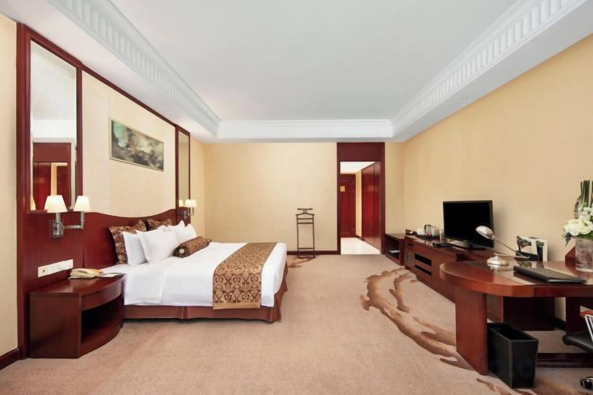 Minibar, in-room safe, desk, blackout curtains