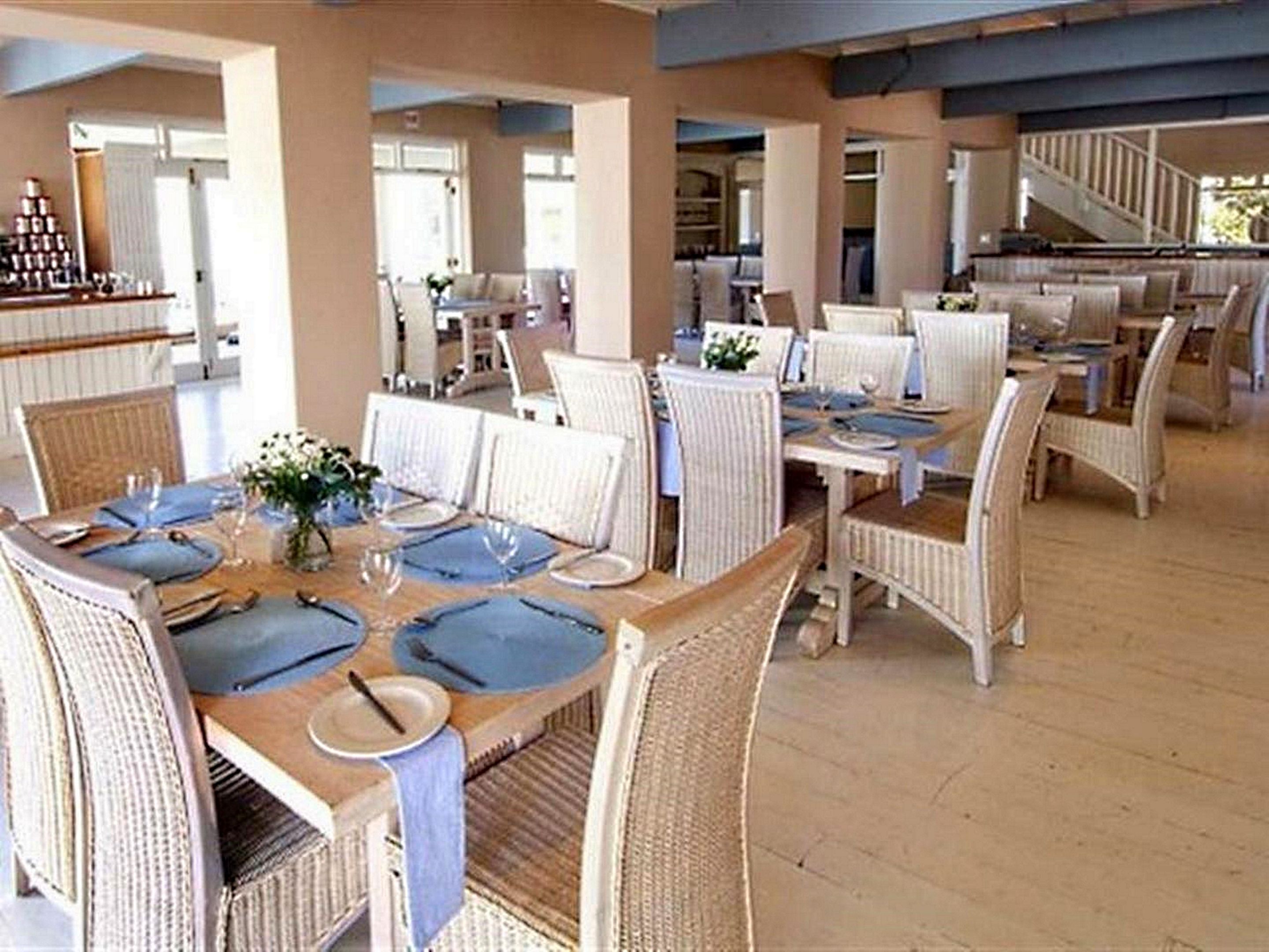 Breakfast, lunch, dinner served; local and international cuisine 