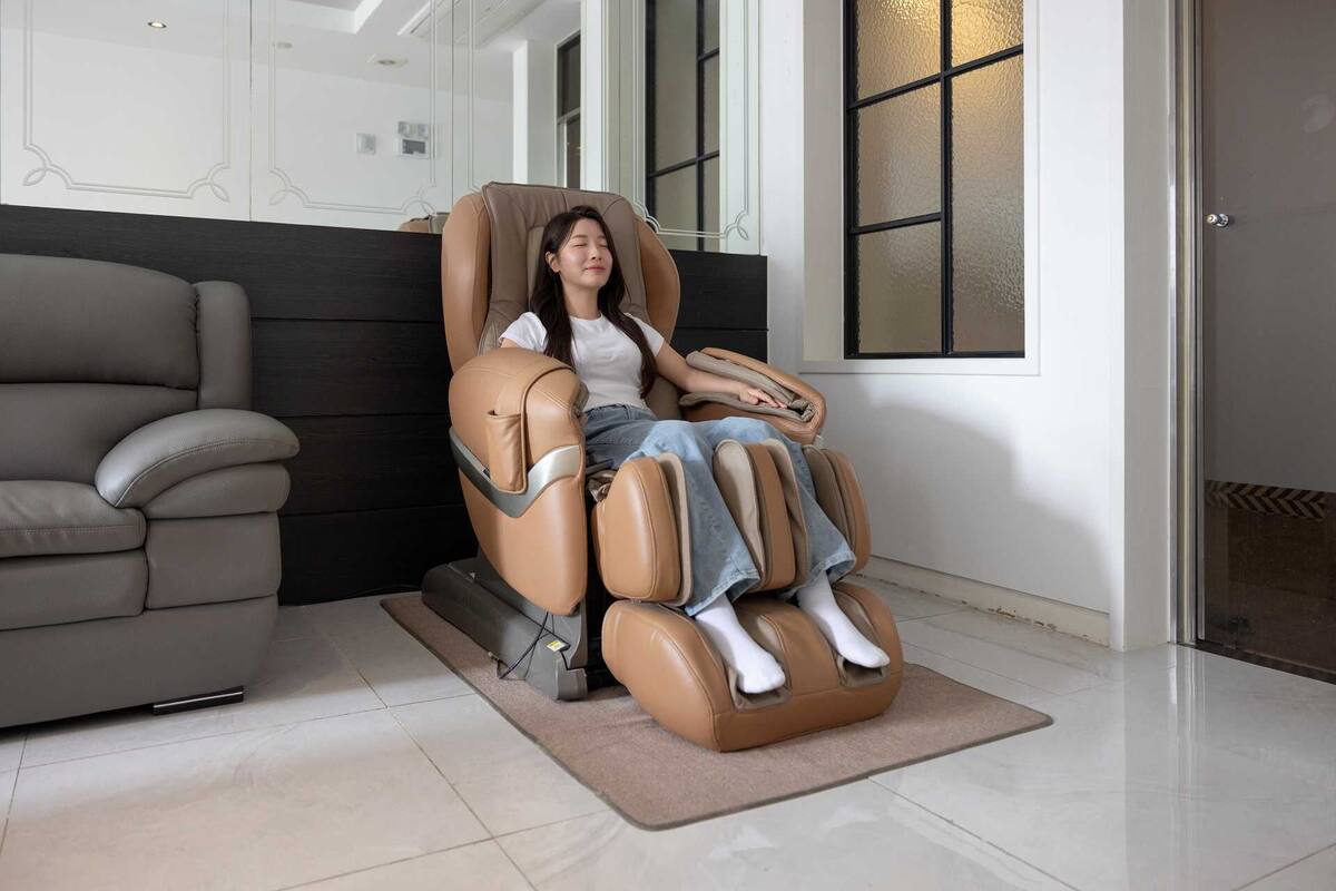 Deluxe Massage Chair | 高級寢具、書桌、手提電腦工作空間、遮 光窗簾/窗簾