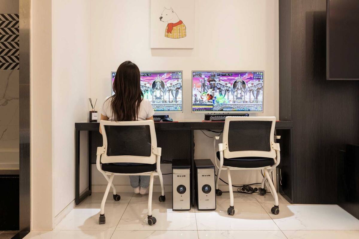 Deluxe Plus | 高級寢具、書桌、手提電腦工作空間、遮光窗簾/窗簾