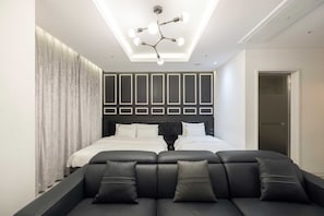 Suite | Premium bedding, desk, laptop workspace, blackout drapes - Hotel Moon Cheonan Sinbuldang (Cheonan)