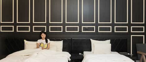 VIP | Seprai premium, meja kerja, dan ruang kerja ramah laptop