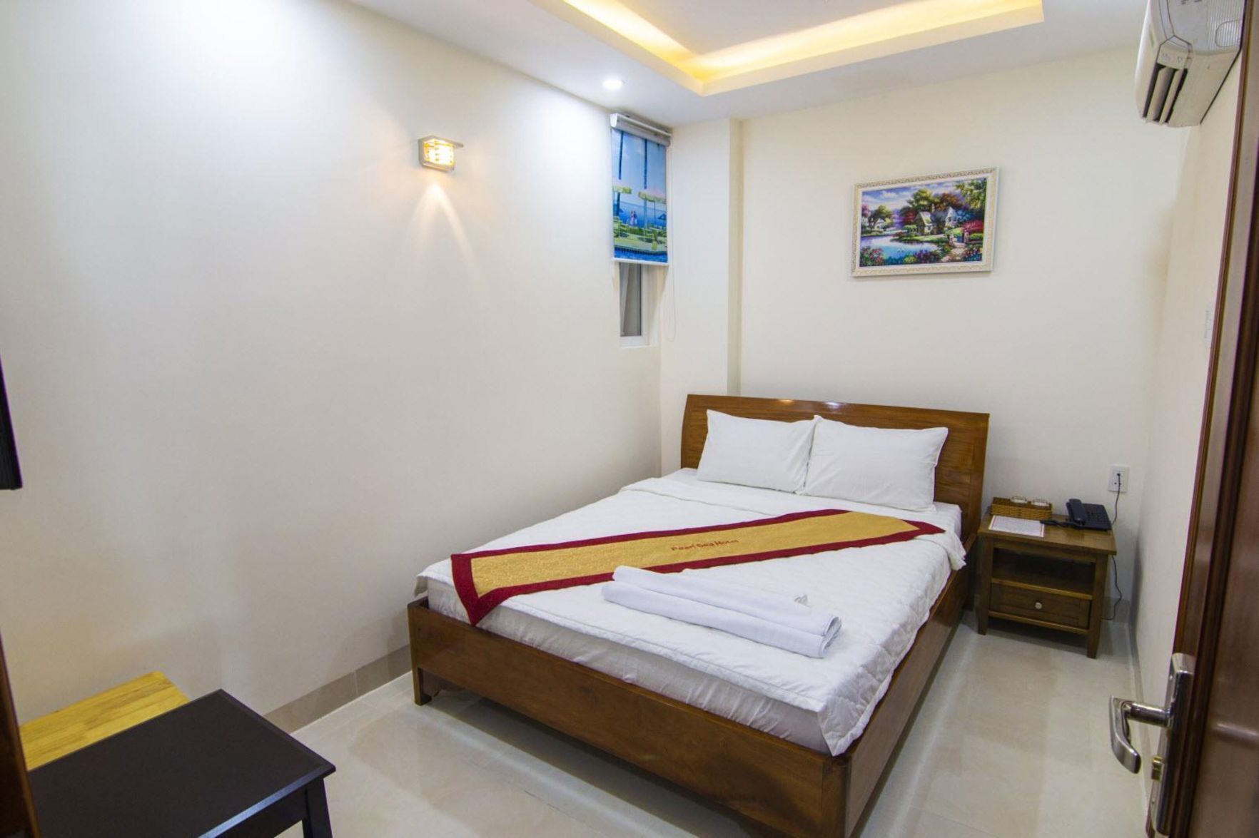 Minibar, escritorio, wifi gratis y ropa de cama
