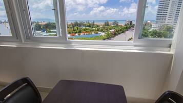 Minibar, bureau, Wi-Fi gratuit, draps fournis