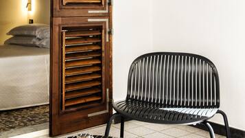 Deluxe Room, Patio | 1 bedroom, Egyptian cotton sheets, premium bedding, pillow-top beds