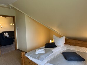 2 slaapkamers, een strijkplank/strijkijzer, reisbedje, wifi