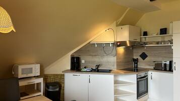 Kühlschrank, Mikrowelle, Ofen, Geschirrspüler