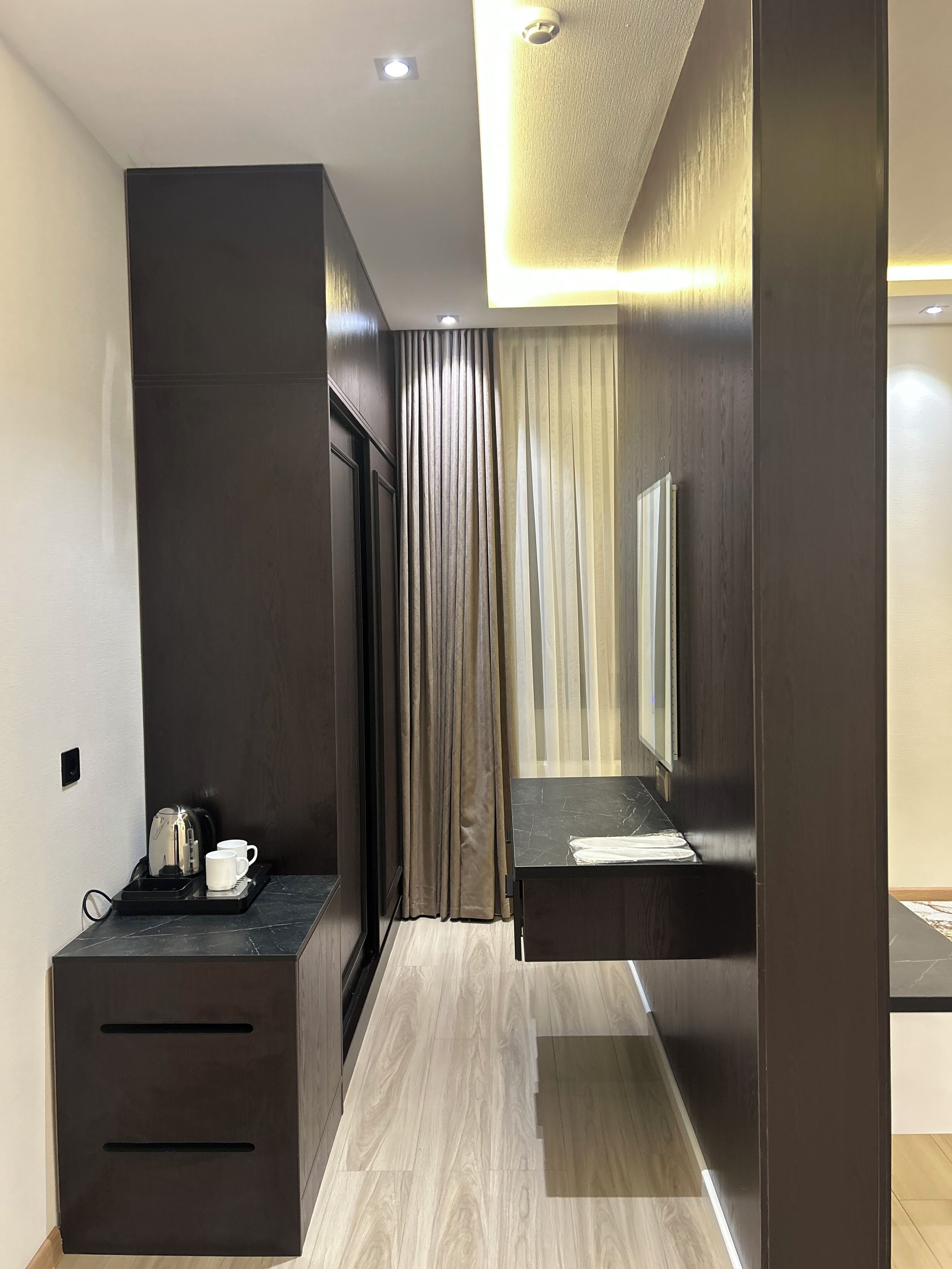 高级双人房 | 防过敏的被褥、特色装修、特色家居、办公桌