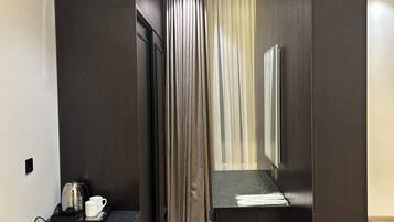 Superior Double Room | Peralatan tempat tidur hipoalergenik, dihias secara berasingan