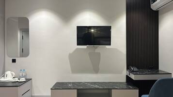 Standard Twin Room, 1 Bedroom, Non Smoking | Hypo-allergenic bedding, individually decorated, individually furnished