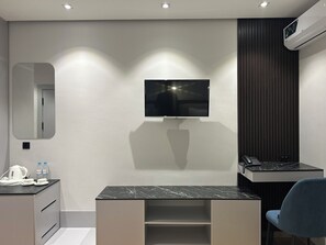 Standard Twin Room, 1 Bedroom, Non Smoking | Hypo-allergenic bedding, individually decorated, individually furnished