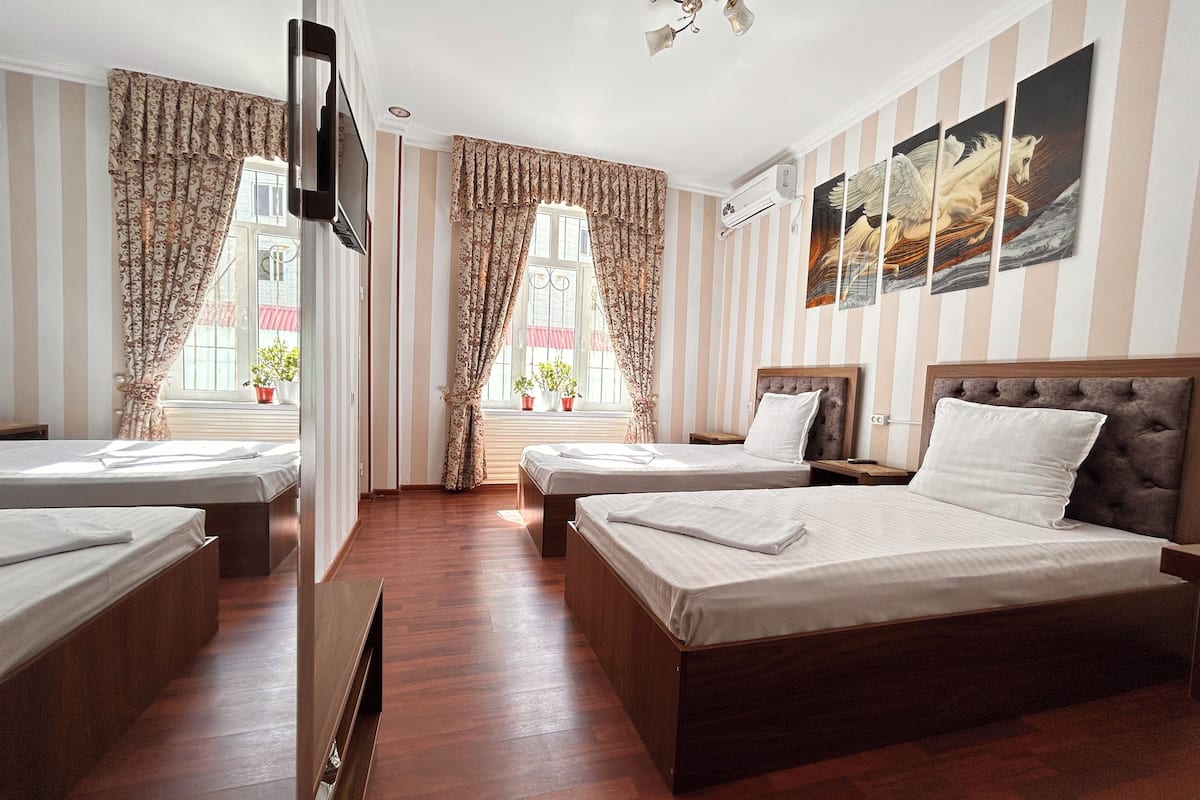 Standard Twin Room, 1 Bedroom, Non Smoking | Individually decorated, desk, laptop workspace, soundproofing