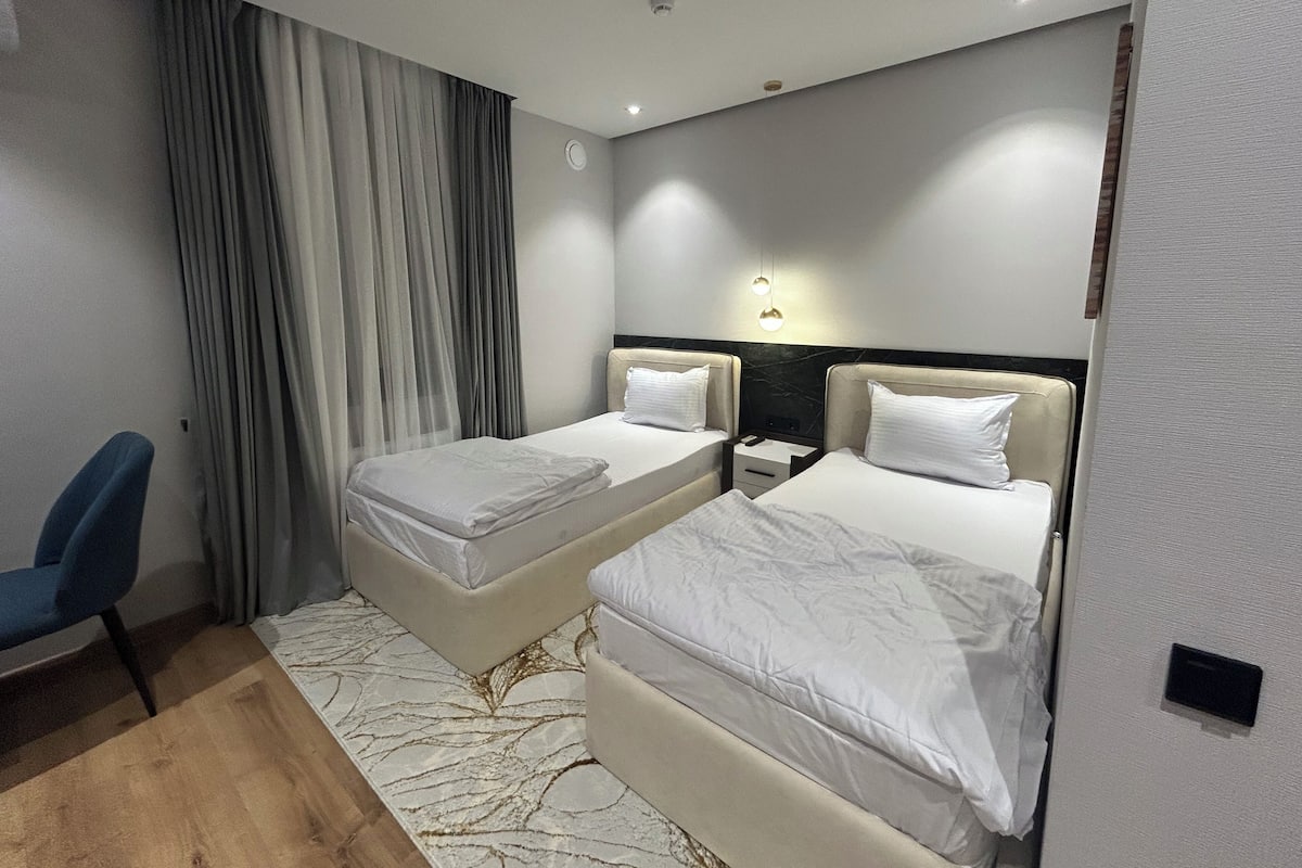 Standard Twin Room, 1 Bedroom, Non Smoking | Hypo-allergenic bedding, individually decorated, individually furnished