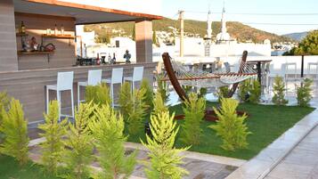 Bar junto a la piscina