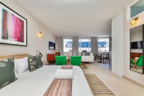 Comfort Apartment, 1 Queen Bed | 1 bedroom, desk, iron/ironing board, cots/infant beds - 66 Keerom 521 (Cape Town)