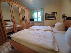 2 bedrooms, travel cot, WiFi, bed sheets - An der Schmiedestr Sonneneck - ID 44272 - An der Schmiedestr Sonneneck (Wustrow)