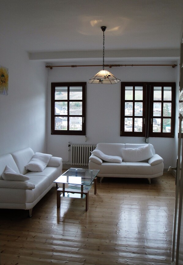 Apartment, 2 Bedrooms, River View | Living room