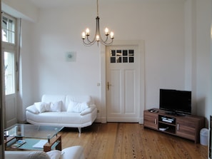 Apartment, 3 Bedrooms, River View | Living room | Flat-screen TV, DVD player - Villa Cella (Zell (Mosel))