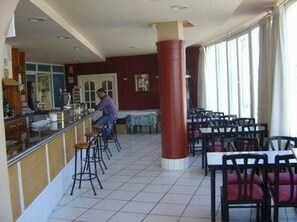 Bar (on property) - Hotel Viar (Cabezon de la Sal)