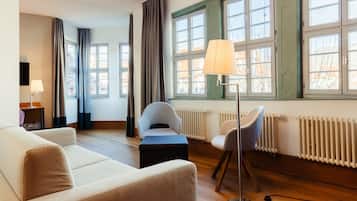 Deluxe Suite, Private Bathroom | 1 bedroom