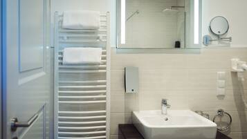 Classic Double Room, Private Bathroom | Bathroom
