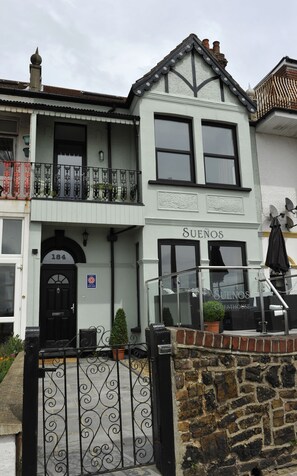 Entrée de l’hébergement