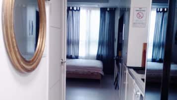 Premium bedding, desk