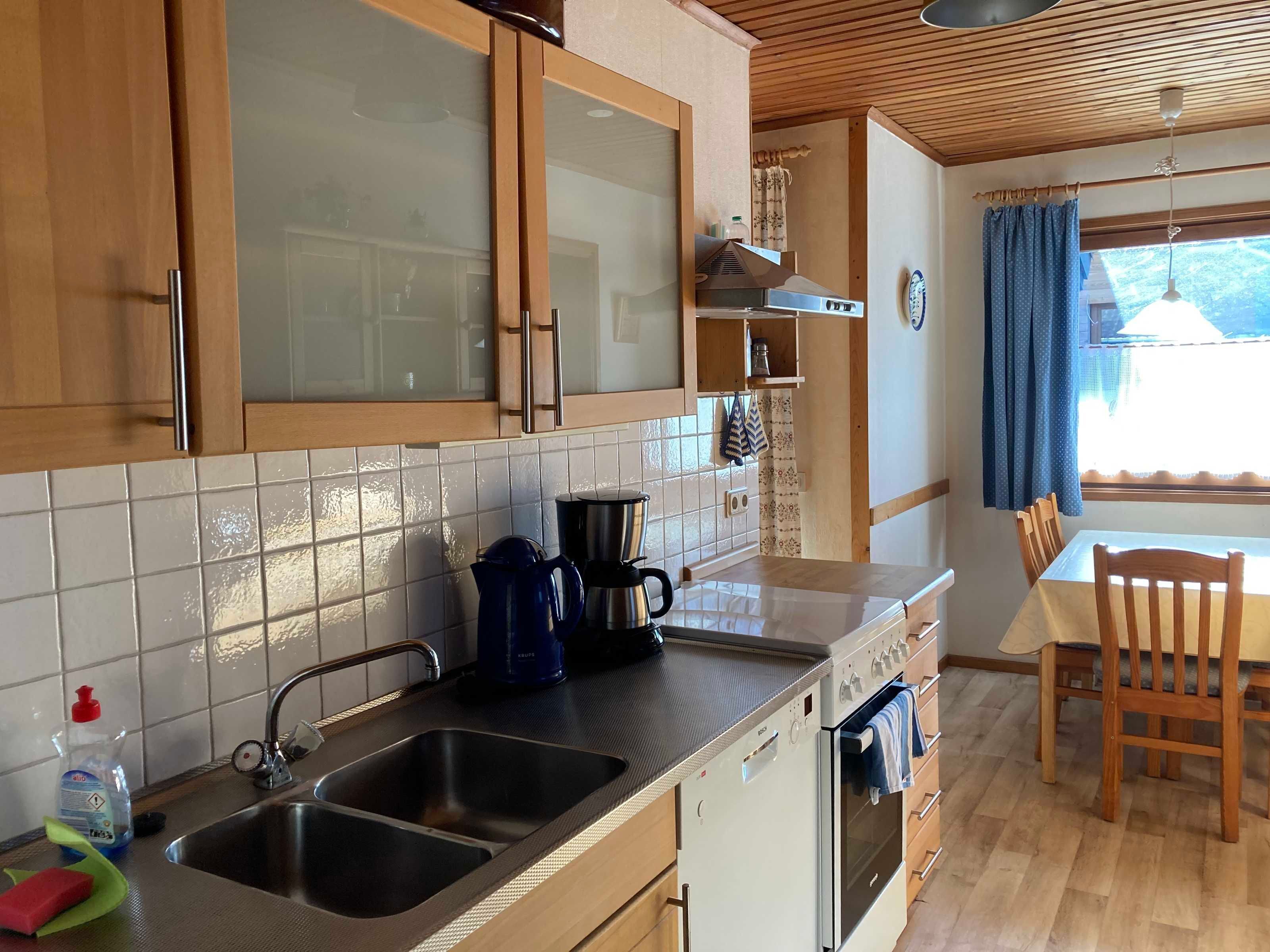Kühlschrank, Mikrowelle, Ofen, Geschirrspüler