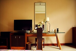 Quarto casal luxo | Área de estar | TV