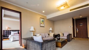 Suite – deluxe | Oppholdsrom | TV