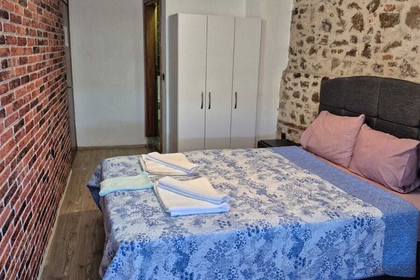 Double Room | Premium bedding, desk, bed sheets