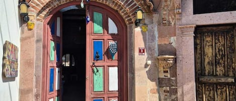 Fachada de la propiedad
