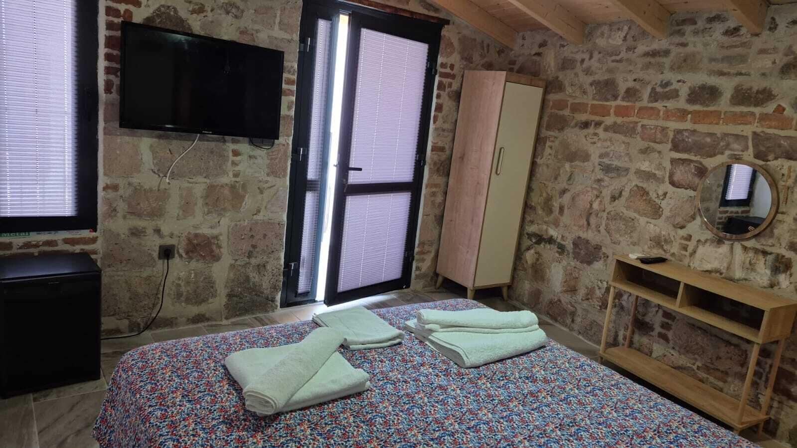 Habitación | Escritorio y ropa de cama 